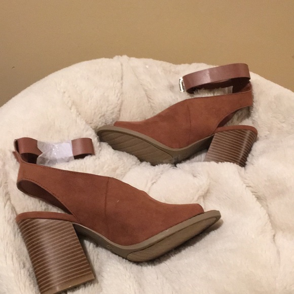 Qupid Shoes - FLASH SALE!Qupid Suede Block Heel Sandals NEW